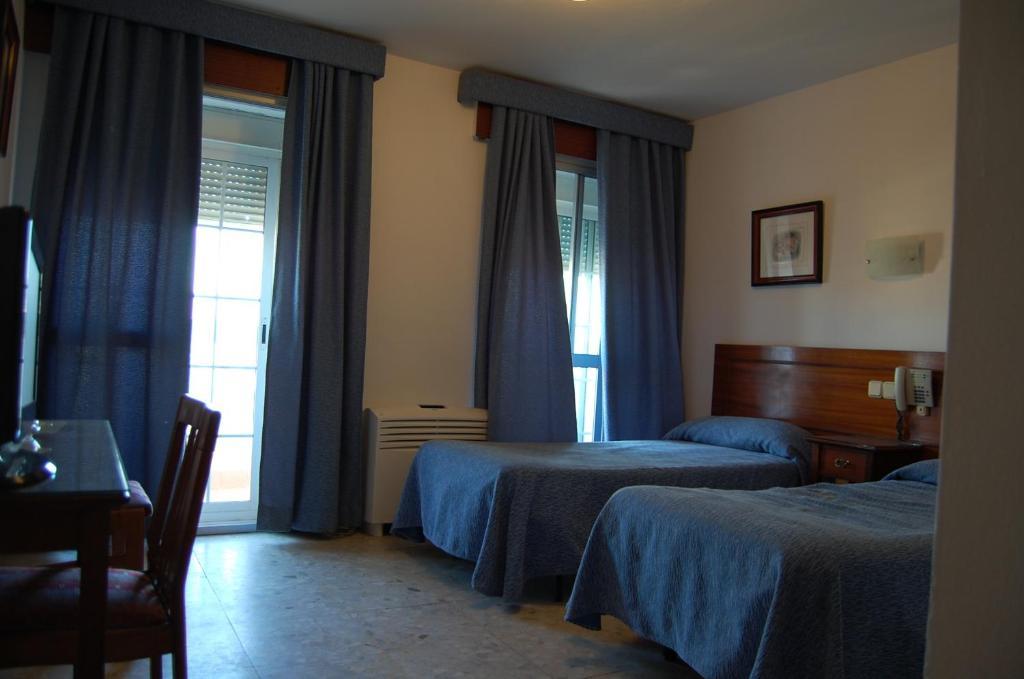 Hotel Marina Victoria Algeciras Quarto foto