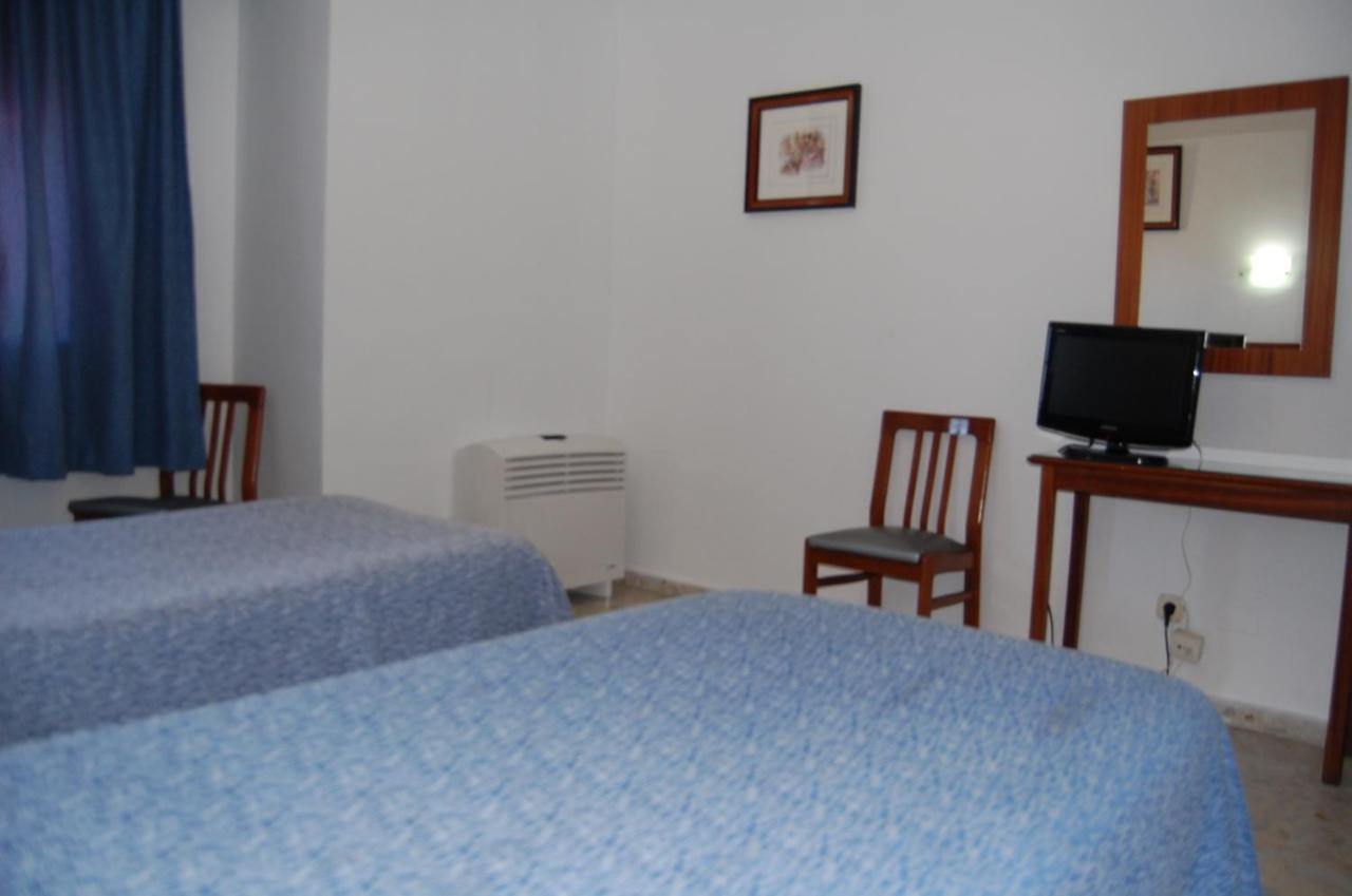 Hotel Marina Victoria Algeciras Quarto foto